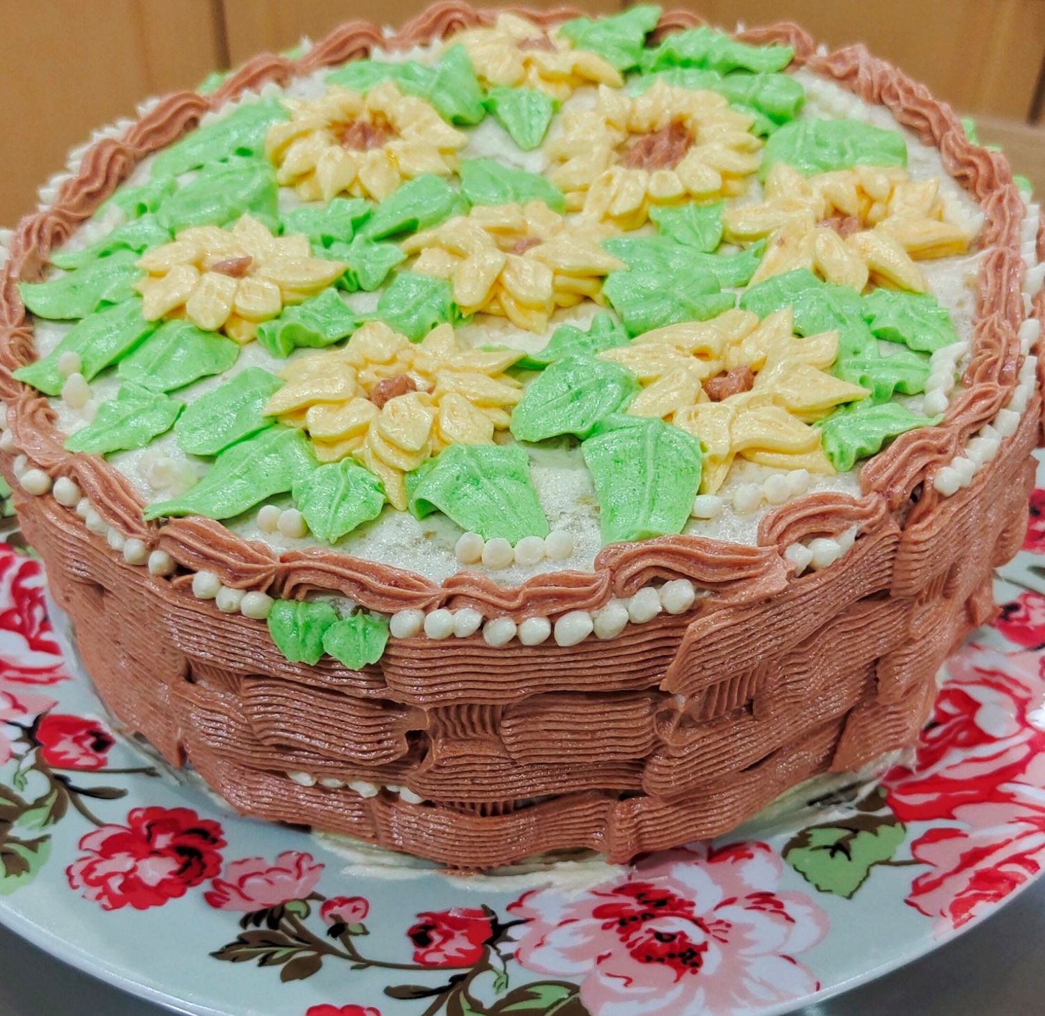 Vanilla Flower Basket Cake with Leaves