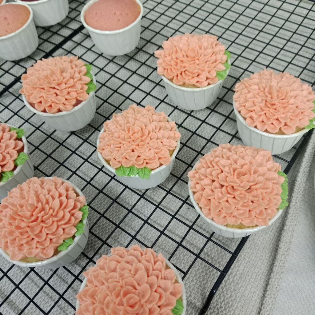 Buttercream Chrysanthemum Cupcake