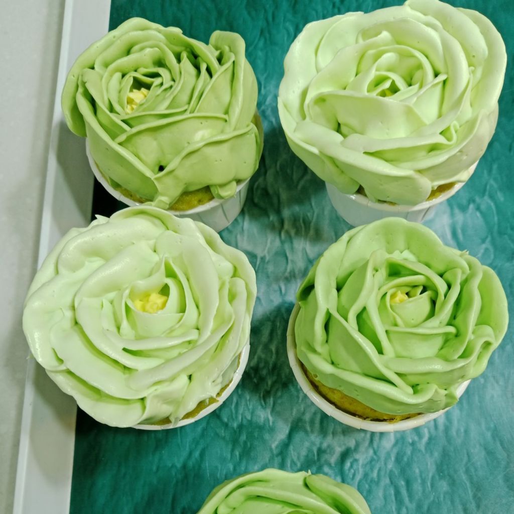 Cupcake Pandan with Buttercream Roses