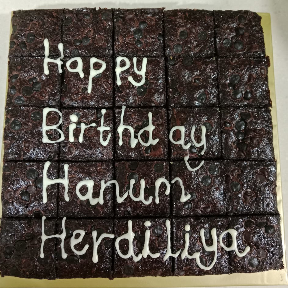 Brownies with Chocolate Chip and Happy Birthday Wishes by COCAKERY in Selayang