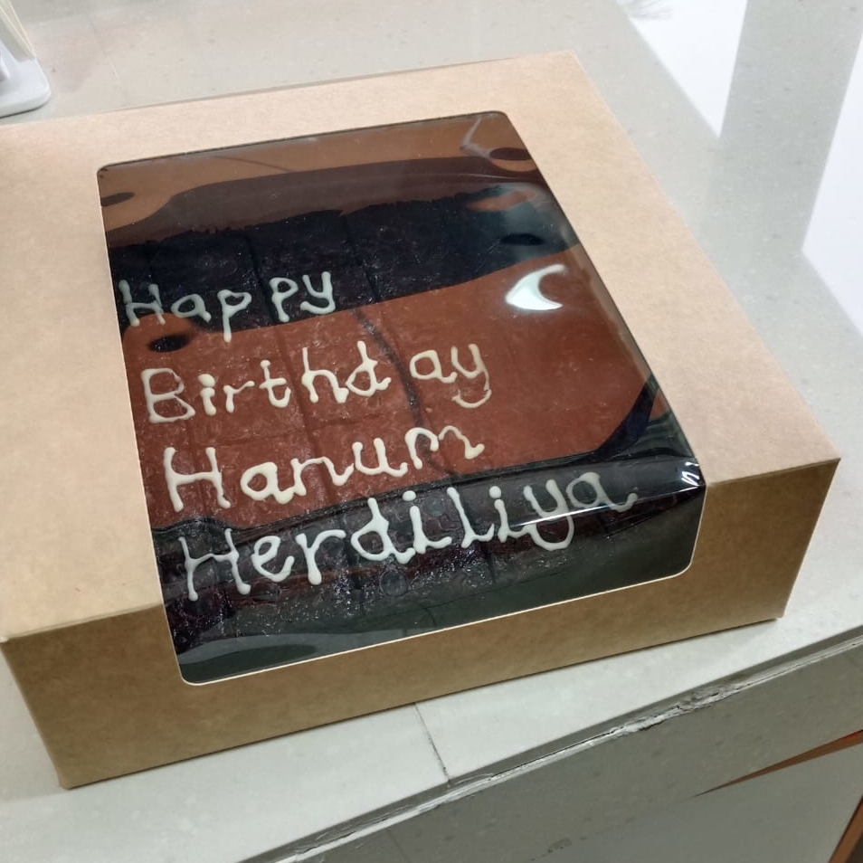 Happy Birthday Message on Brownies by COCAKERY in Selayang.